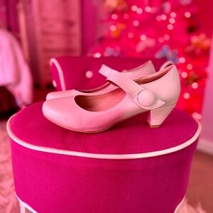 Unique Vintage Nude Kitten Heels Velcro Strap Women’s Shoes Size 8.5
